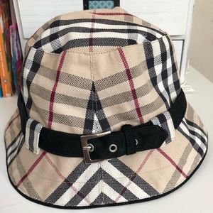 Burberry bucket hat, NWT